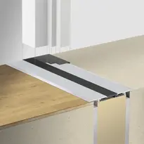 Planet F120 click-threshold with frame sealing pad, ideal for new constructions (image: frame mounted on top of pad)