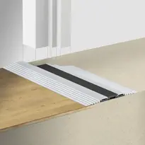Planet F140 click-threshold with reduced height, ideal for renovations since no floor strike required (image: installation between frame)